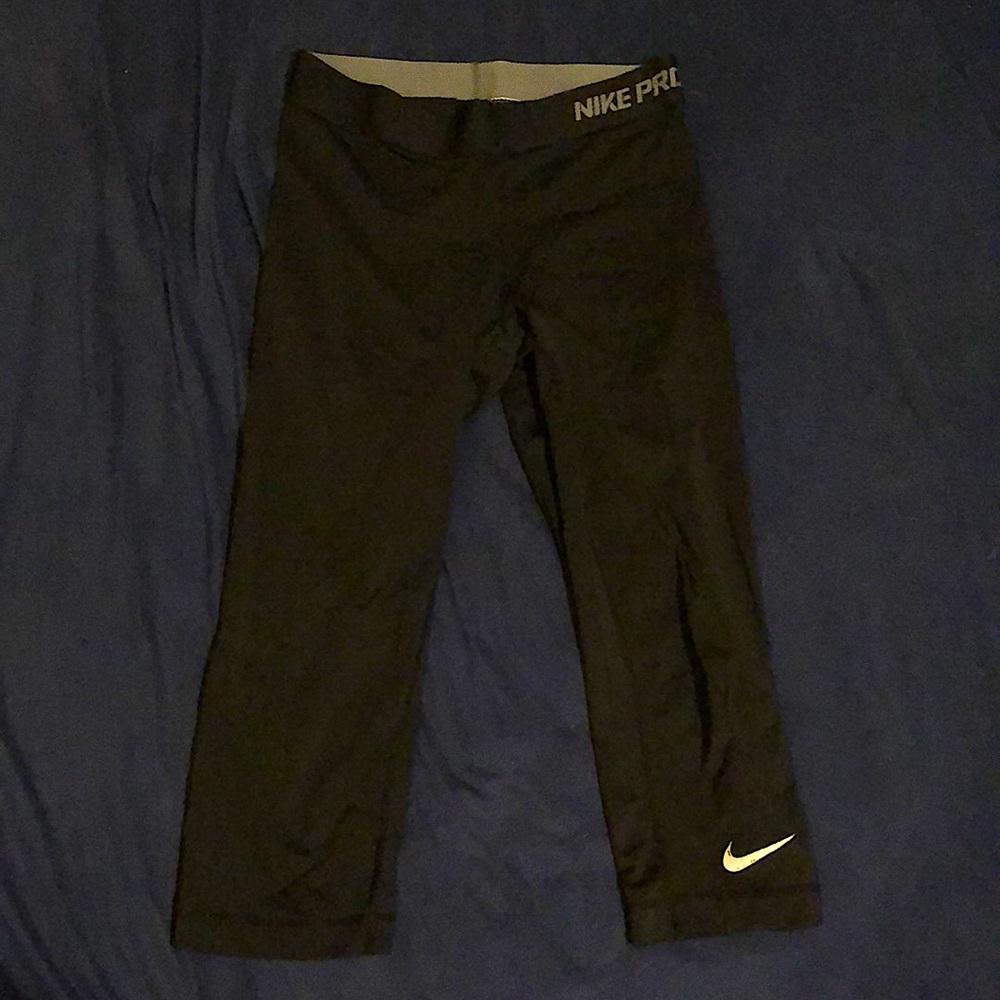 Nike XS Black Capri Leggings